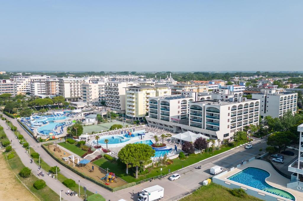 Бассейн в Aparthotel Imperial или поблизости