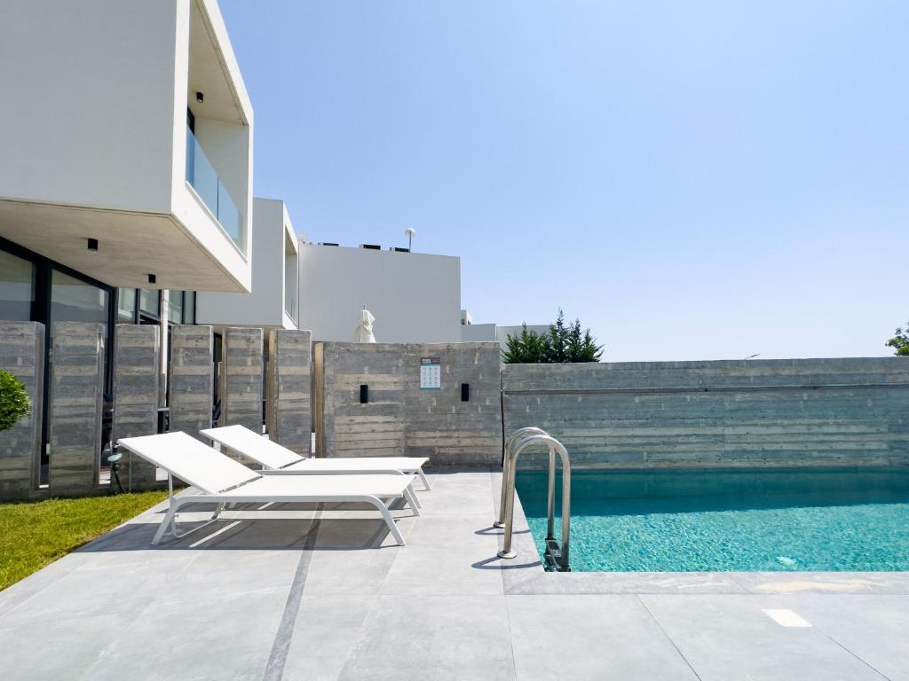 Bazén v ubytování Sunset Park Villas nebo v jeho okolí