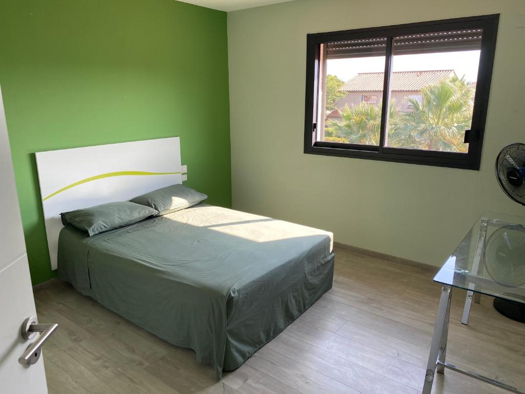Fotografia z galérie ubytovania Villa 4faces 180 m2 habitables sur 950 m2 de jardin, salon salle à manger cuisine ouverte 70 m2 , cuisine d été couverte, terrasse 80 m2, piscine 10 m par 4 m, 1 chambre parentale 3 chambres,2 salles de bains v destinácii Villeneuve-de-la-Raho