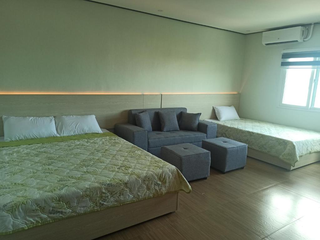 Postel nebo postele na pokoji v ubytování Emmaus condotel
