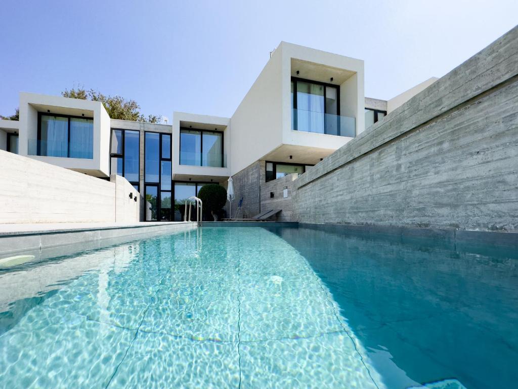 Bazén v ubytování Sunset Park Villas nebo v jeho okolí