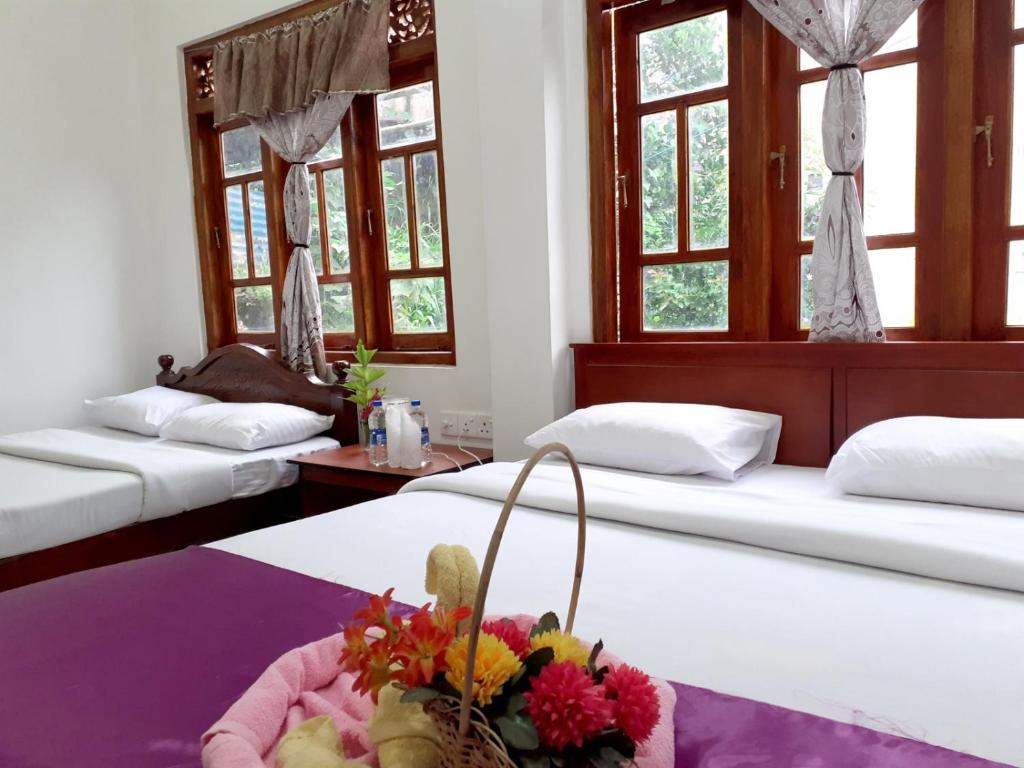 Postel nebo postele na pokoji v ubytování Subash Hotel