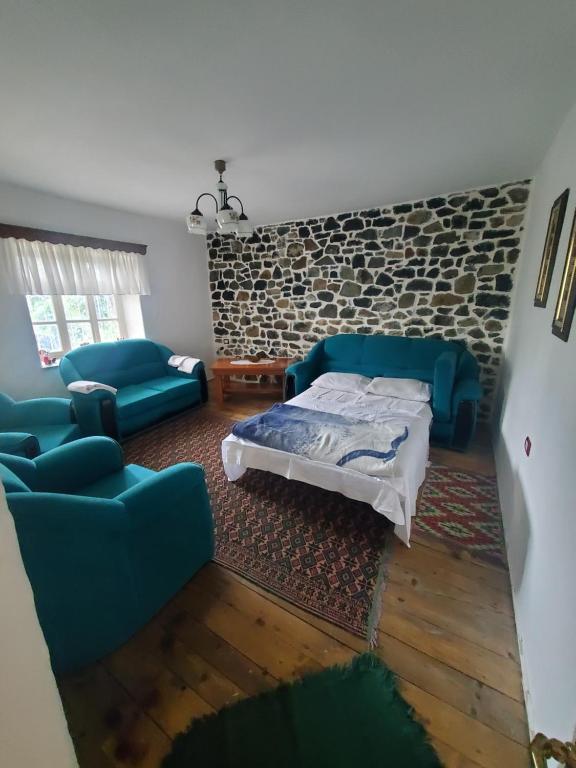 DARMO'S COTTAGE - Image 2