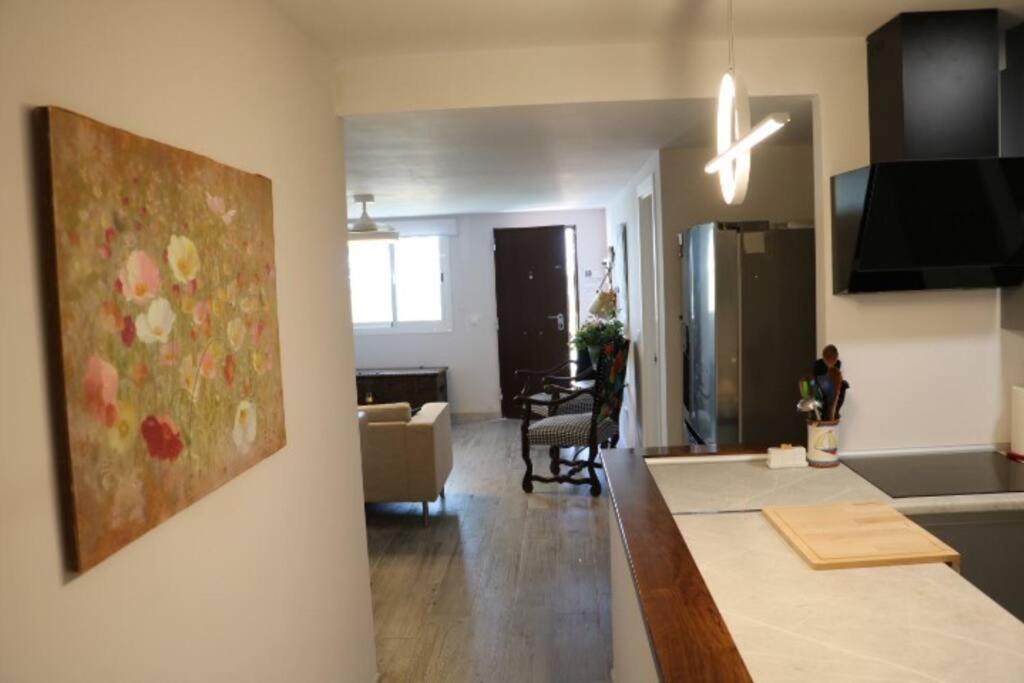 TV a/nebo společenská místnost v ubytování Palm Beach Apartment in La Duquesa