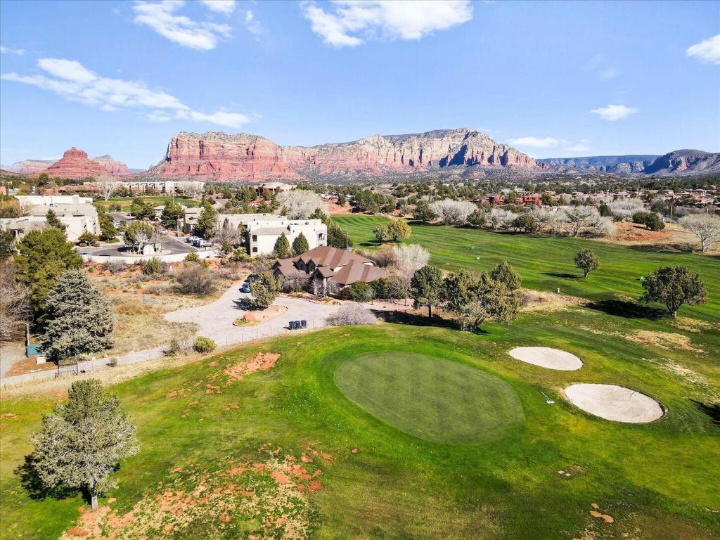 Red Rock Retreat - Housity