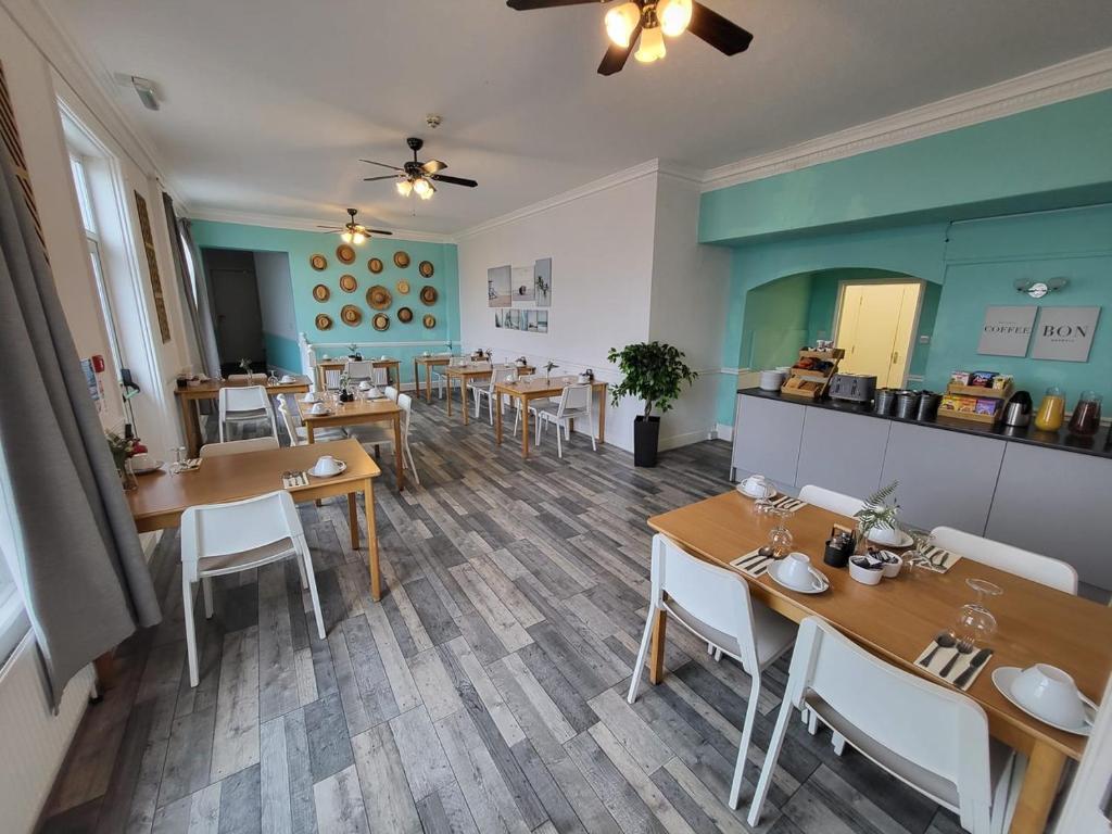 Restaurace v ubytování Beach Hotel Torbay B&B