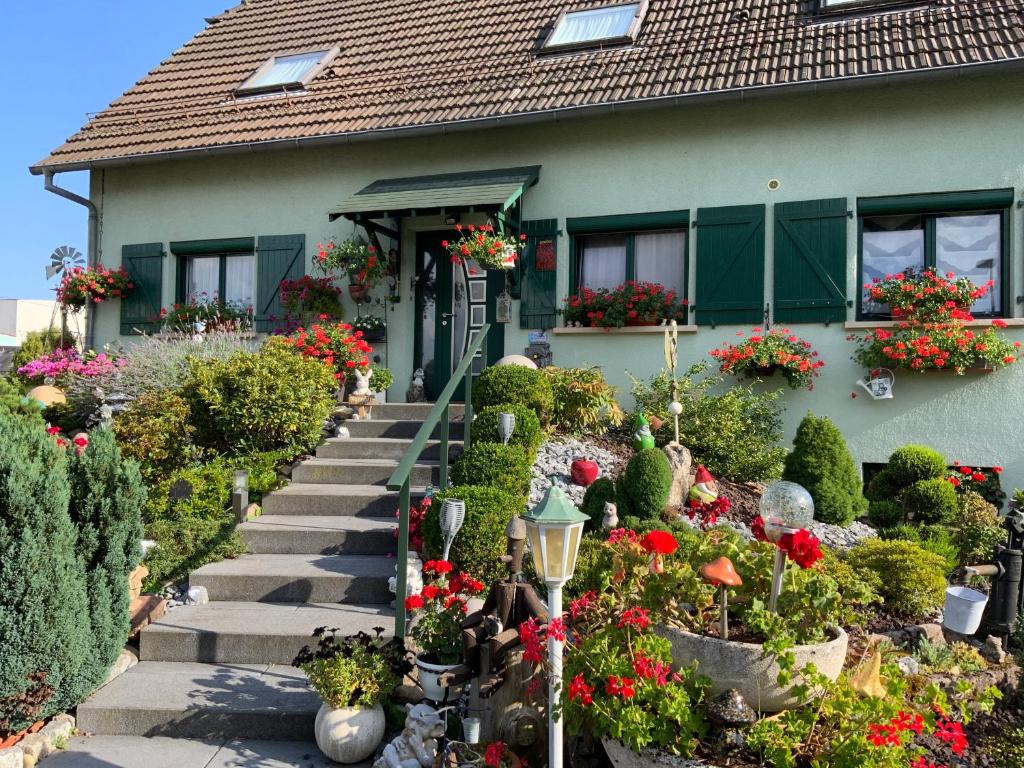 Zahrada ubytování le nid fleuri de Cravanche
