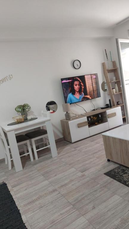 TV a/nebo společenská místnost v ubytování Bili