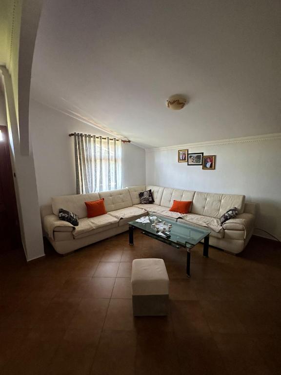 Posezení v ubytování Sibora Guest House Liqeni Ulez