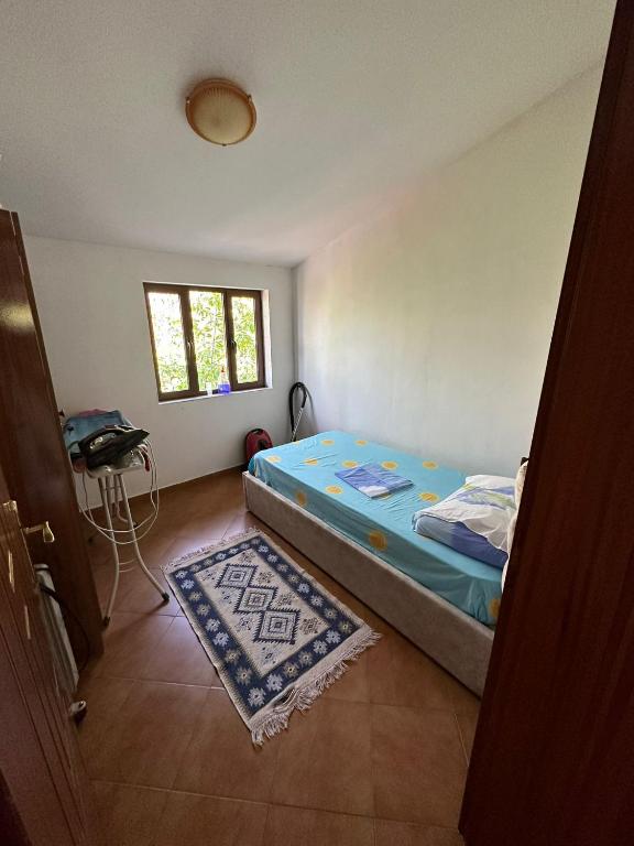 Postel nebo postele na pokoji v ubytování Sibora Guest House Liqeni Ulez