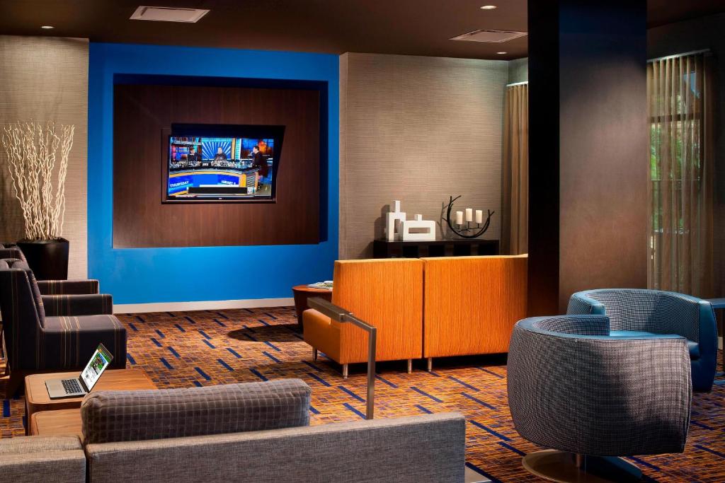 Courtyard by Marriott Orlando Lake Buena Vista in the Marriott Village photo