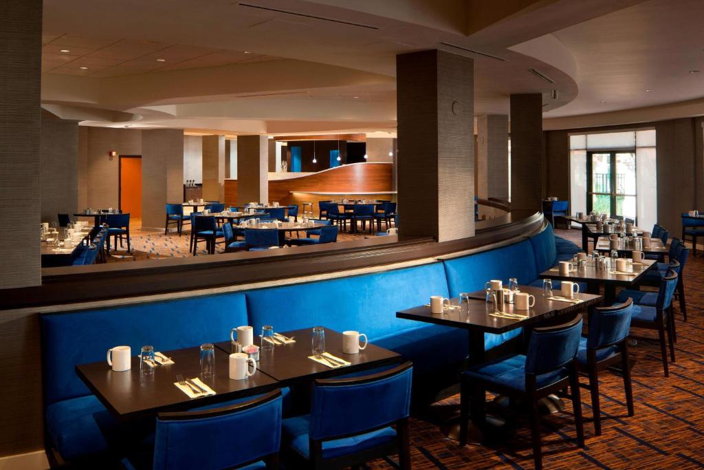 Courtyard by Marriott Orlando Lake Buena Vista in the Marriott Village photo