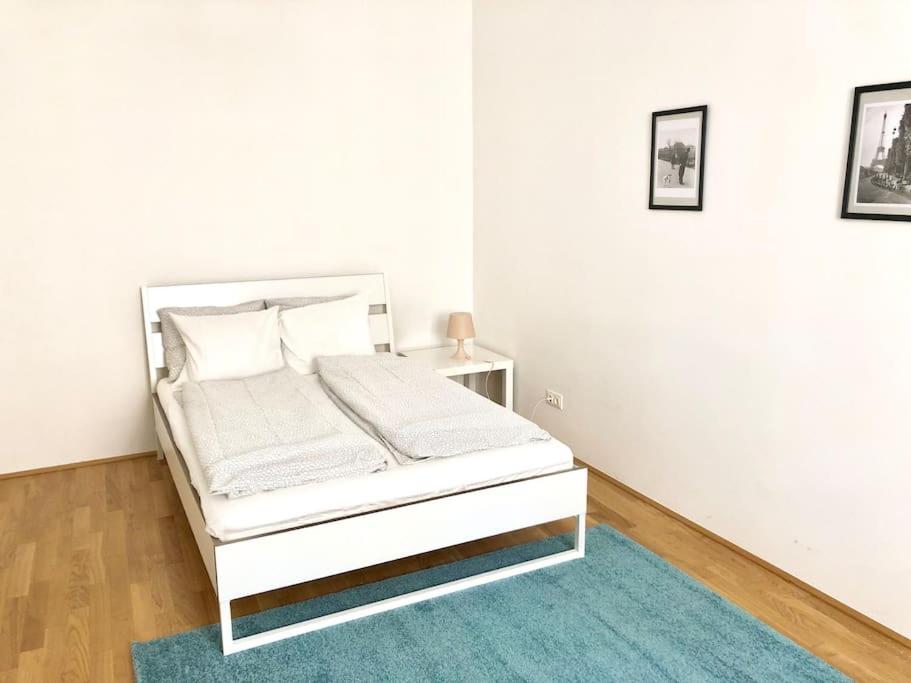 Katil atau katil-katil dalam bilik di City Centre - Best location, big & new 110 m2 apt