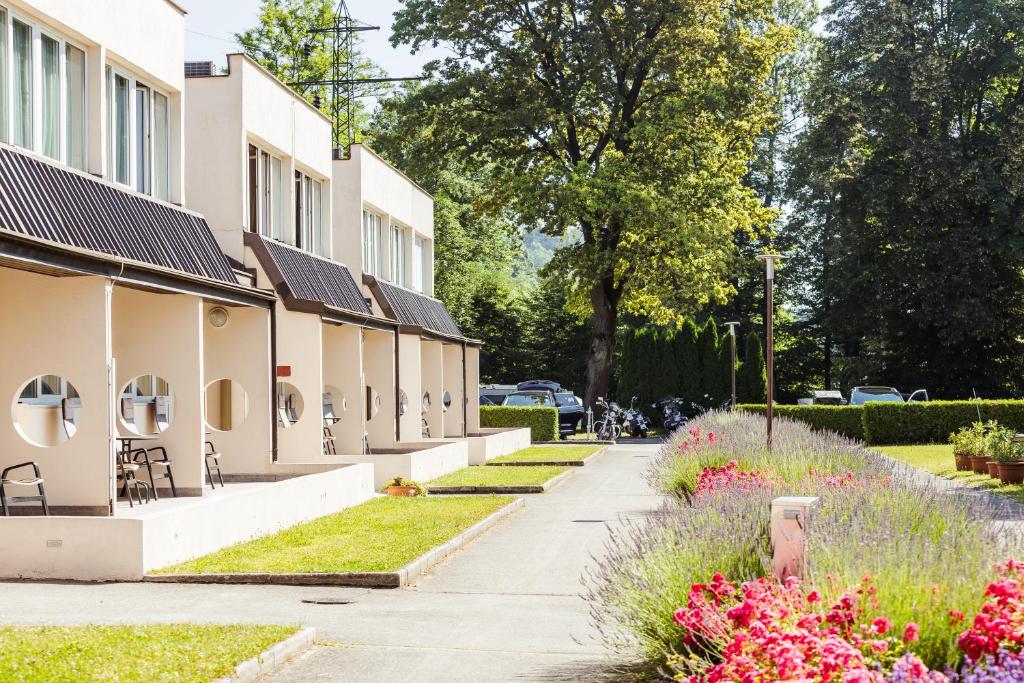 Vrt pred nastanitvijo Ljubljana Resort Hotel & Camping