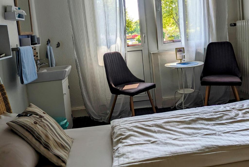 Hotel Schweizerhaus - Double Room With Shared Bathroom