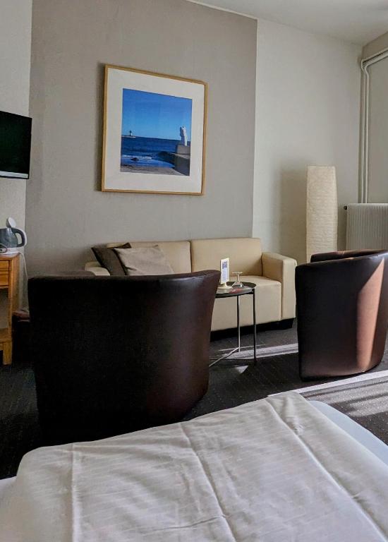 TV a/nebo společenská místnost v ubytování Hotel Schweizerhaus