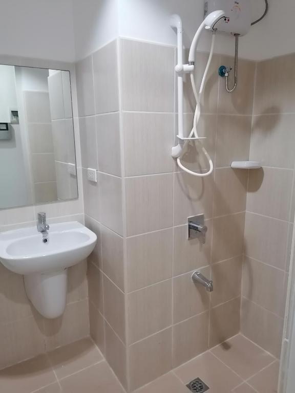 Roxas Blvd Stunning Studio Condo Near US Embassy - Deluxe Queen Studio