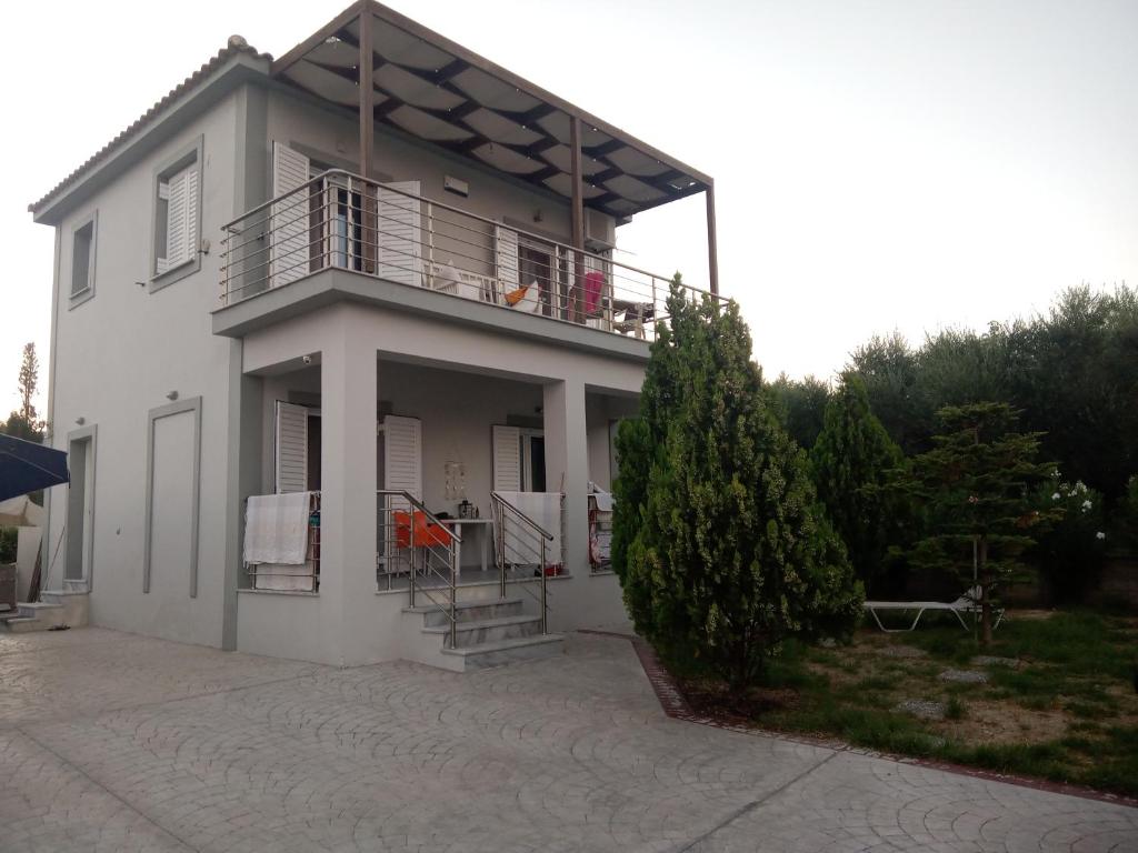 Το κτήριο όπου στεγάζεται  η παραθεριστική κατοικία