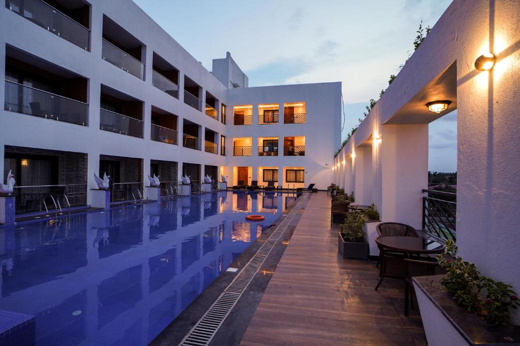Bazén v ubytování Shanti Seaview Resort & Spa nebo v jeho okolí