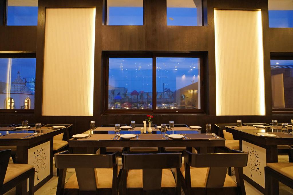 Restaurace v ubytování Shanti Seaview Resort & Spa