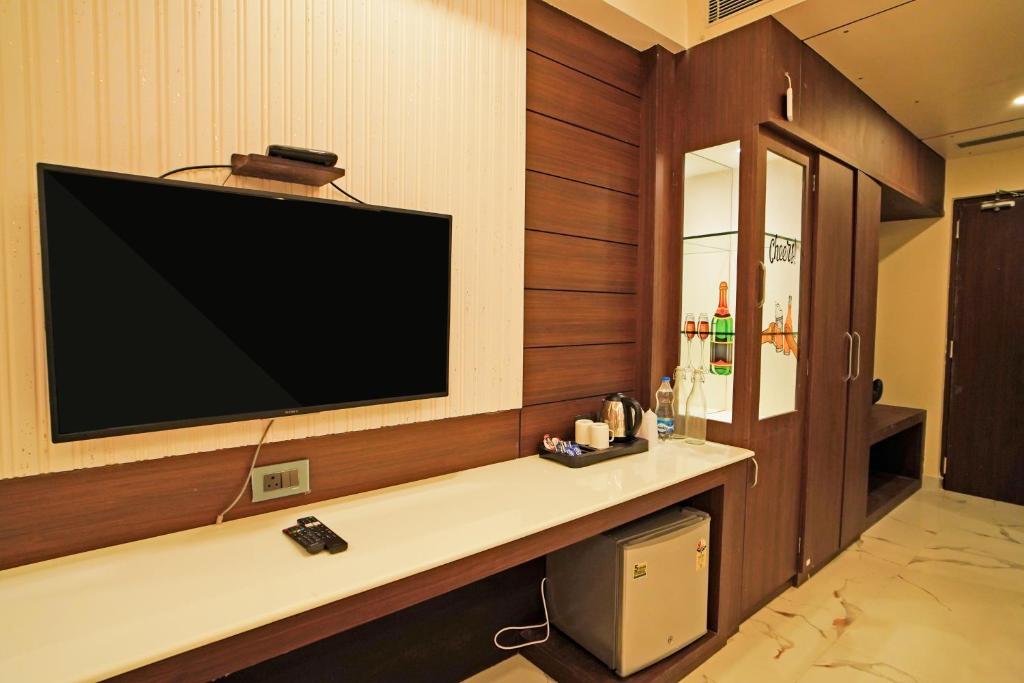 TV a/nebo společenská místnost v ubytování Shanti Seaview Resort & Spa