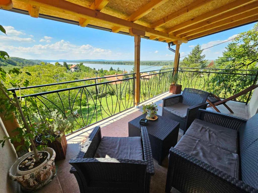 a patio with chairs and tables on a balcony at Apartman Snežana Jugovo in Smederevo