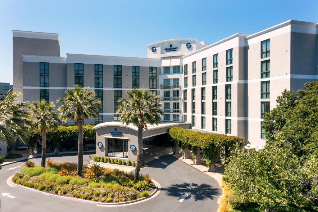 an office building with palm trees in front of it at Renaissance Walnut Creek Hotel in Walnut Creek