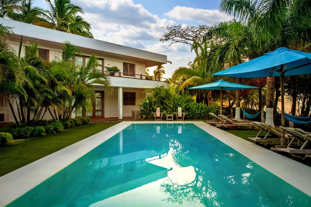 Bazén v ubytování OP Signature ApartHotel & Luxury Villas nebo v jeho okolí