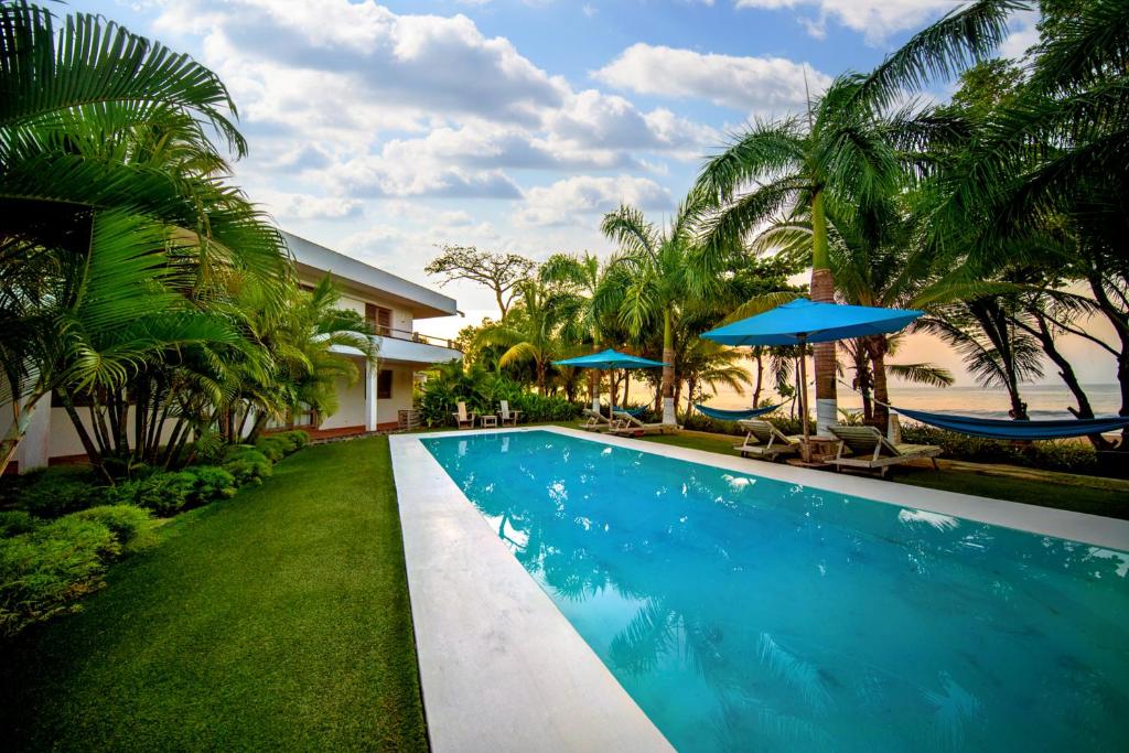 Bazén v ubytování OP Signature ApartHotel & Luxury Villas nebo v jeho okolí
