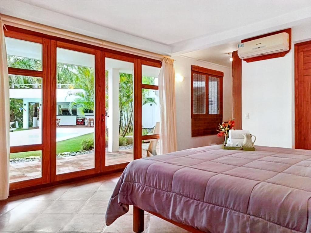 Postel nebo postele na pokoji v ubytování OP Signature ApartHotel & Luxury Villas