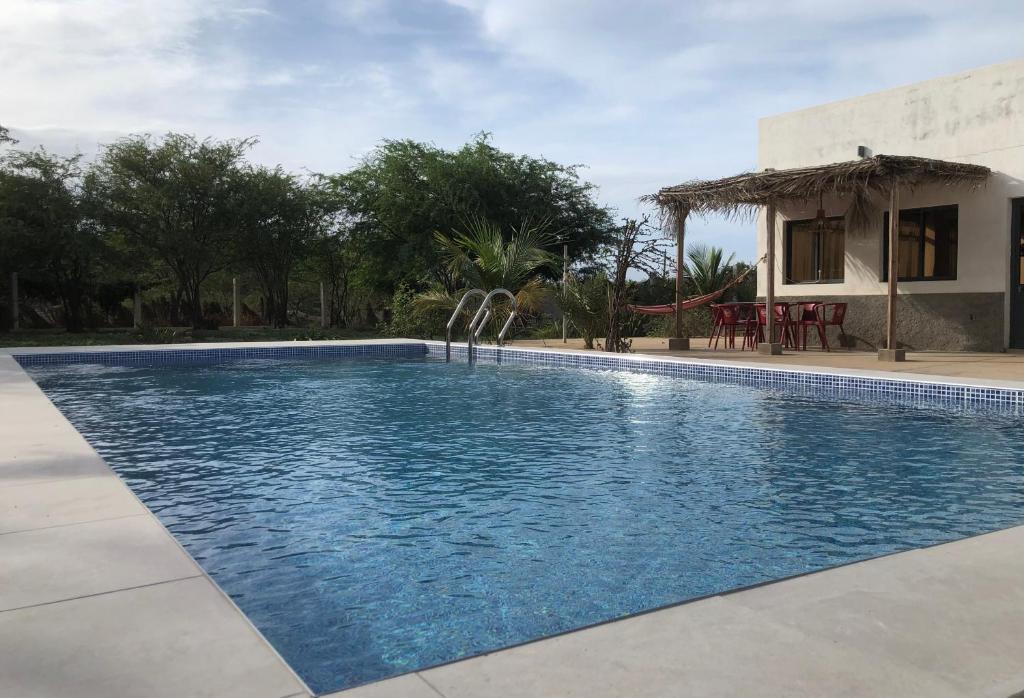Bazén v ubytování Casa Palmeira nebo v jeho okolí