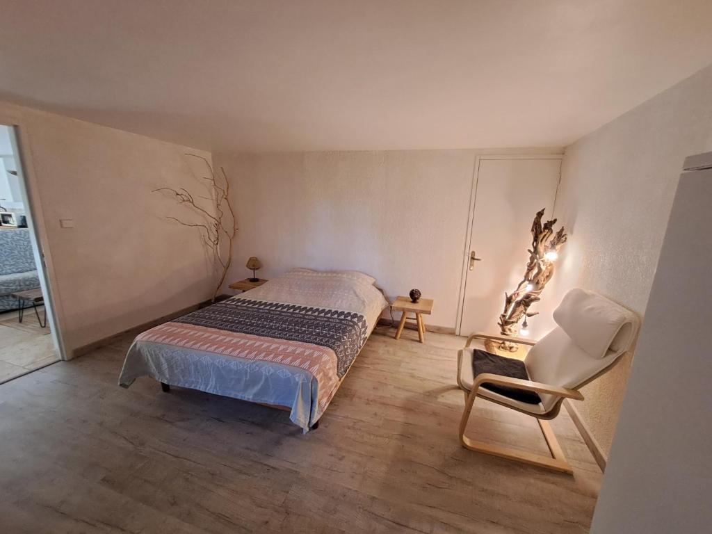 Posteľ alebo postele v izbe v ubytovaní Bas de villa au chant des cigales