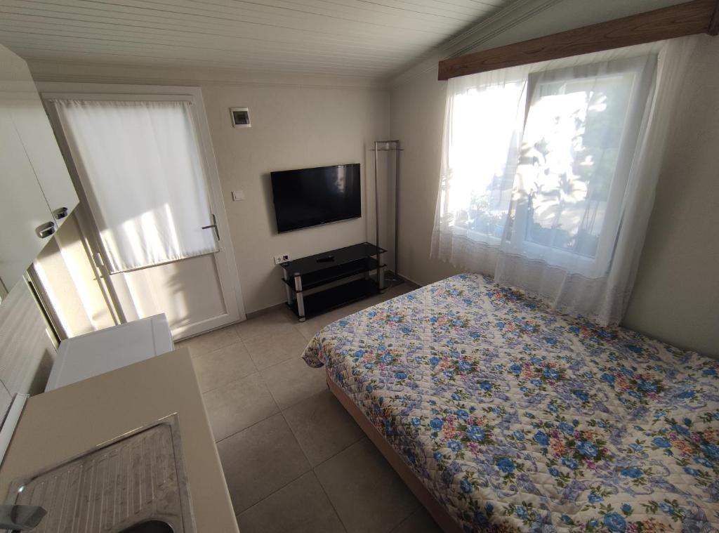 TV a/nebo společenská místnost v ubytování Villa Rain Cesme