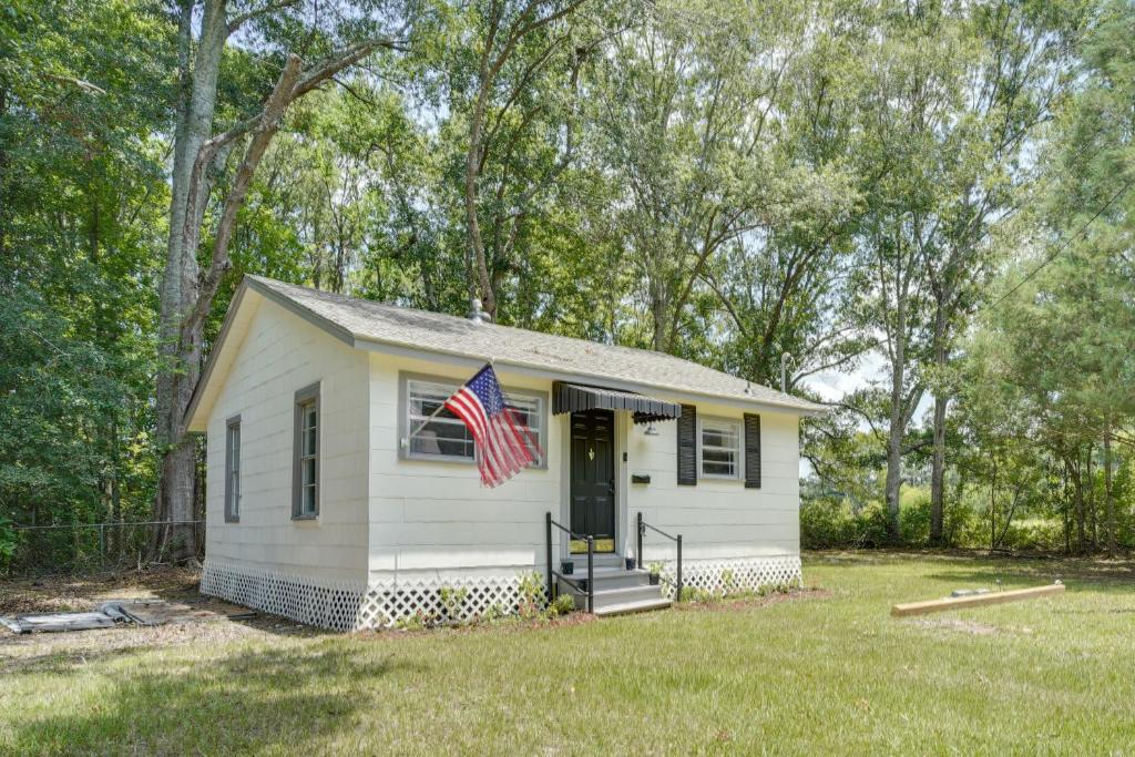 Renovated Clinton Cottage with Home Office!, Clinton Aktualisierte