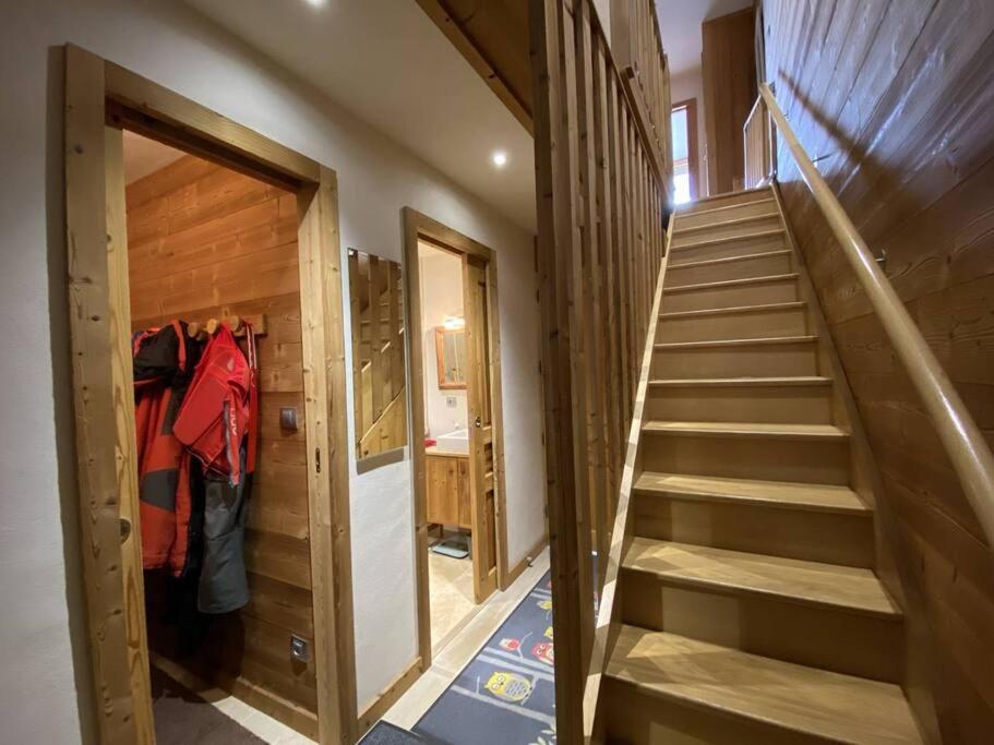 a staircase in a house with a door and a hallway at Alpe d&#39;Huez Houses - Chalet des Roches - Duplex, SUR les pistes de 3 chambres ! in LʼHuez