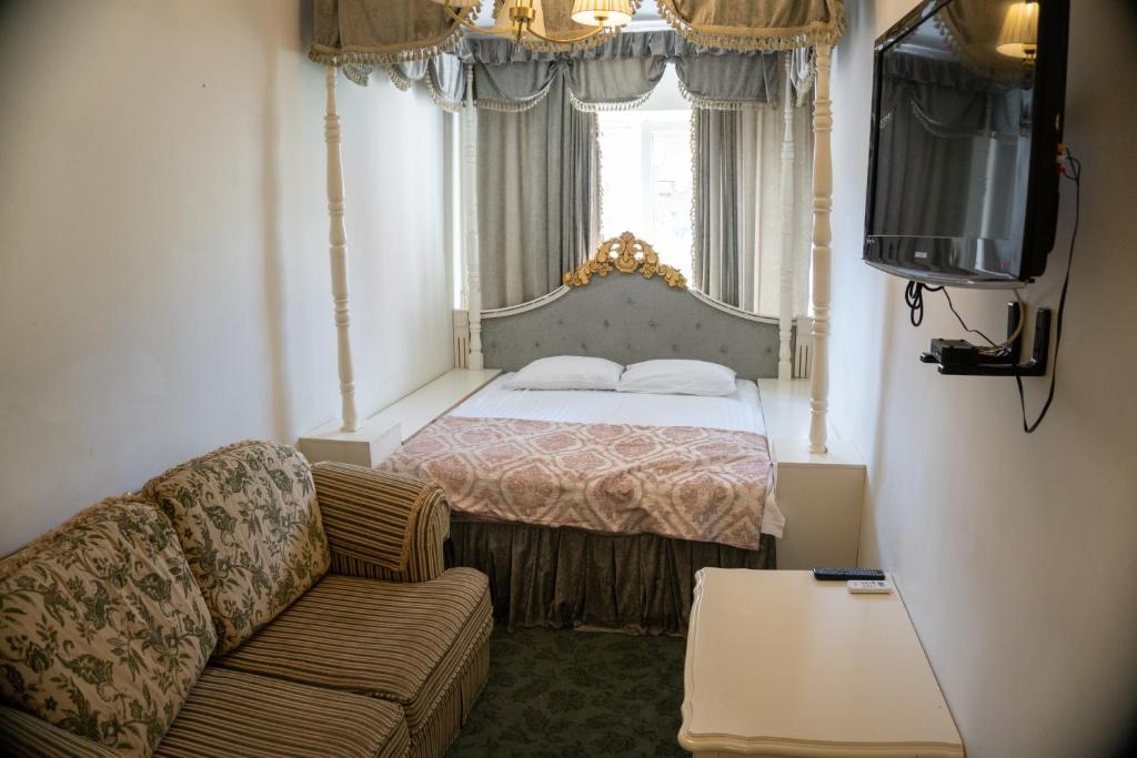 Postel nebo postele na pokoji v ubytování Royal City Hotel