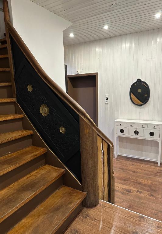 a staircase in a house with a clock on the wall at Diah's Apartment in BEUERN - für Monteure in Felsberg