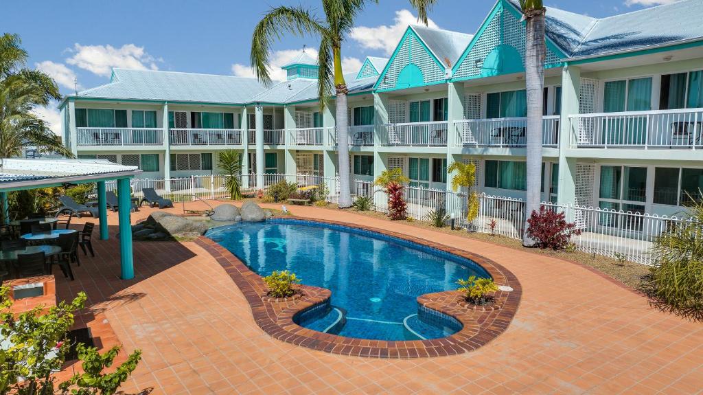 Bazén v ubytování Reef Adventureland Motel nebo v jeho okolí