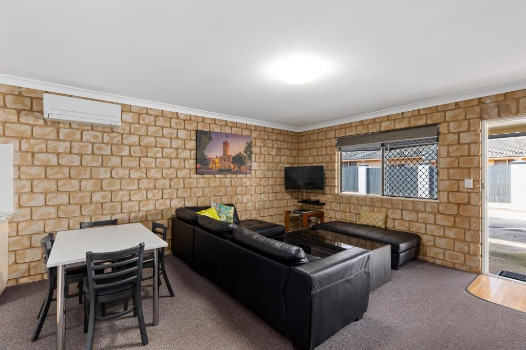 Great Divide Motor Inn - 