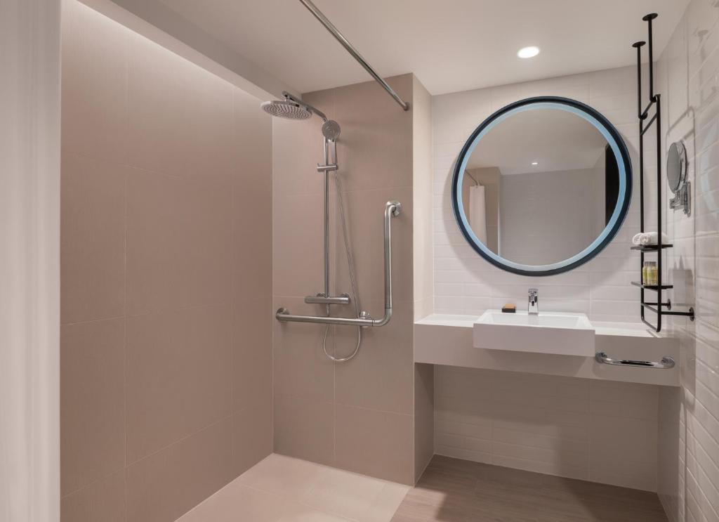 DoubleTree by Hilton Bangkok Ploenchit - Resim 43