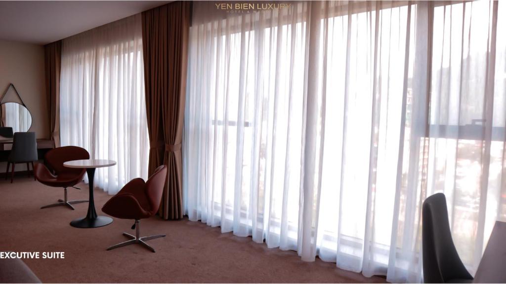 Khu vực ghế ngồi tại YEN BIEN LUXURY HOTEL