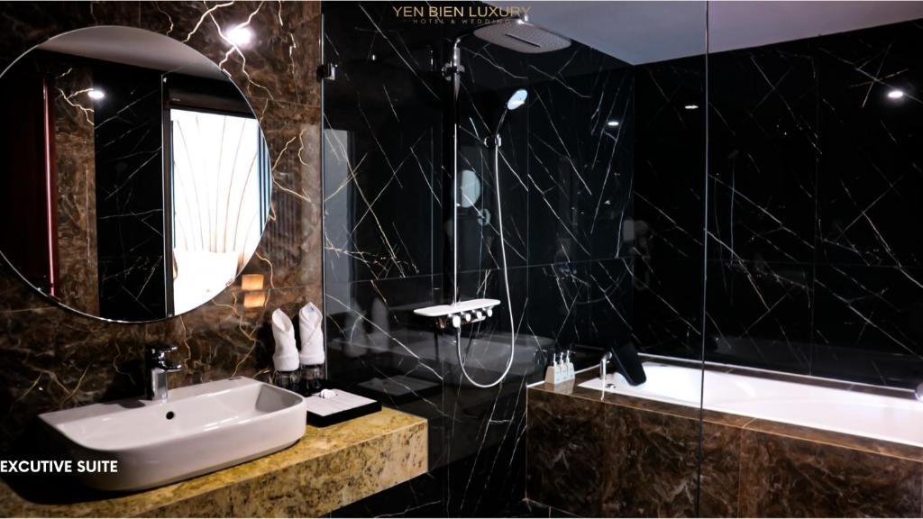 Phòng tắm tại YEN BIEN LUXURY HOTEL