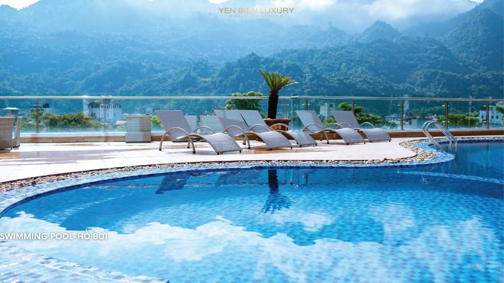 Hồ bơi trong/gần YEN BIEN LUXURY HOTEL