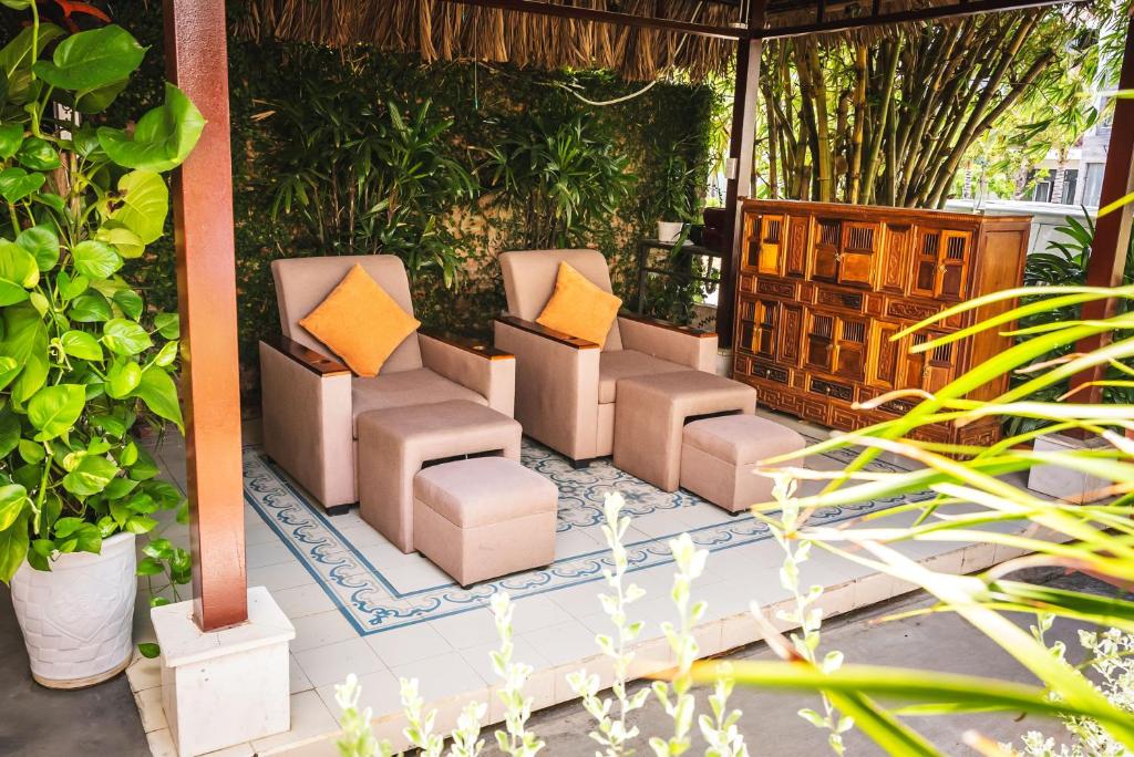 Khu vực ghế ngồi tại Hoi An Odyssey Hotel & Spa