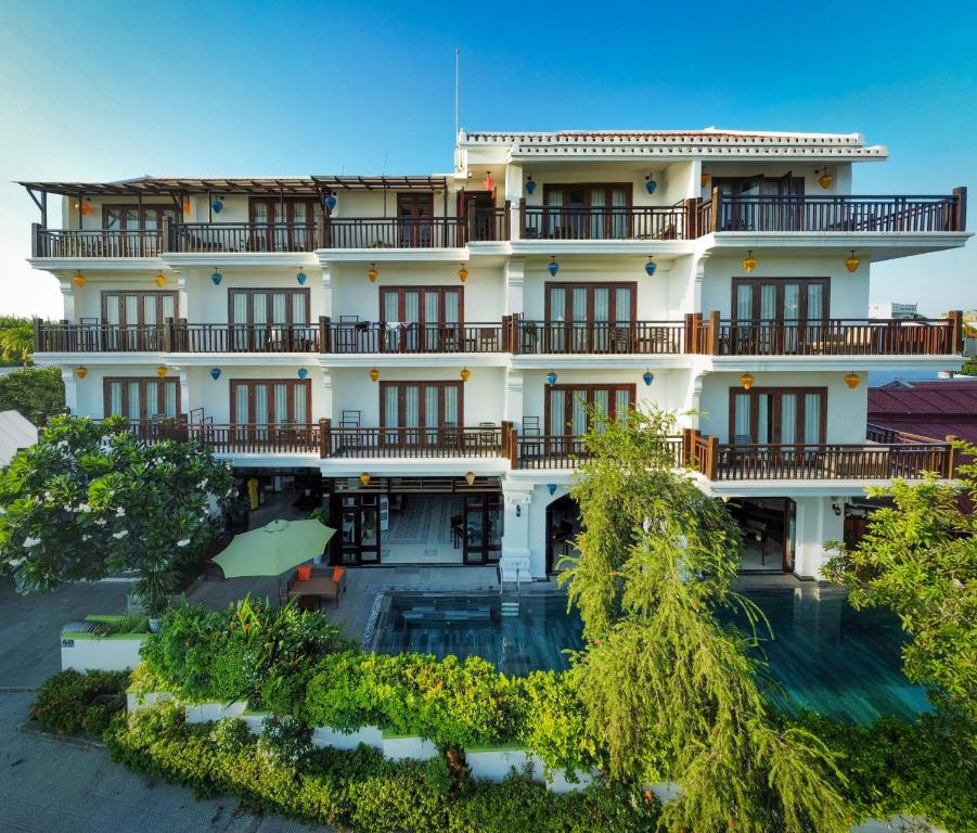 Tòa nhà nơi khách sạn tọa lạc