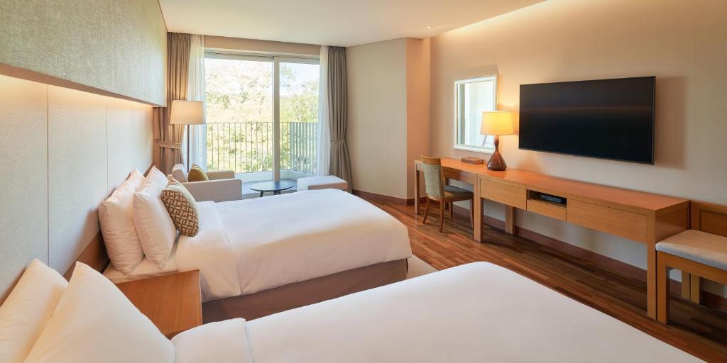 Postel nebo postele na pokoji v ubytování Mercure Ambassador Jeju