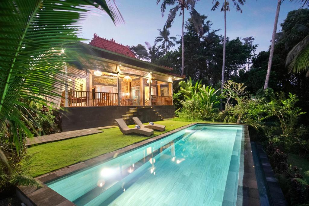 Bazén v ubytování Villa with amazing rice field view between Canggu and Ubud nebo v jeho okolí