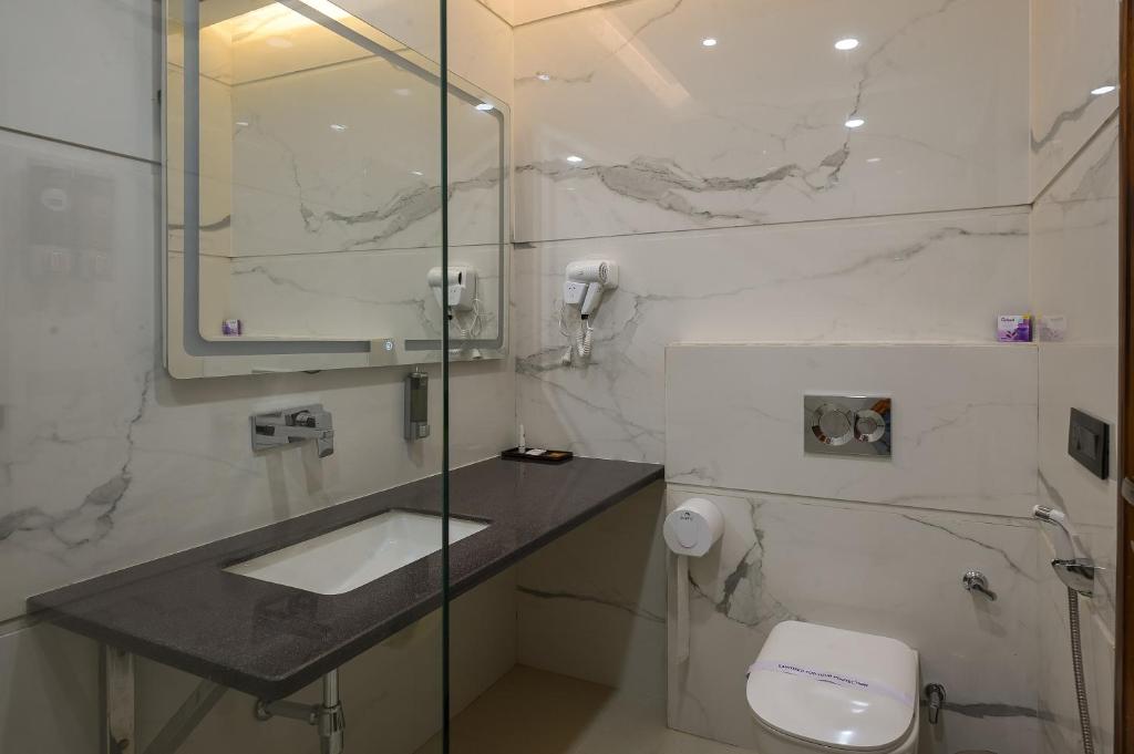 Koupelna v ubytování Hotel Leela Grande