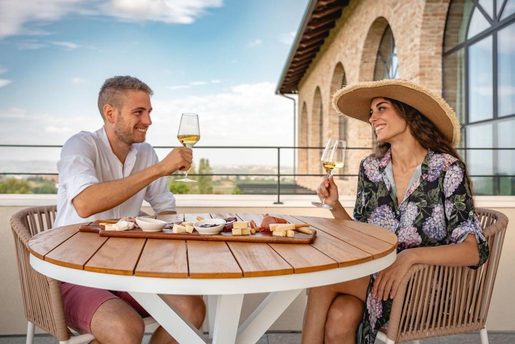Pića u objektu Monvì Wine Relais