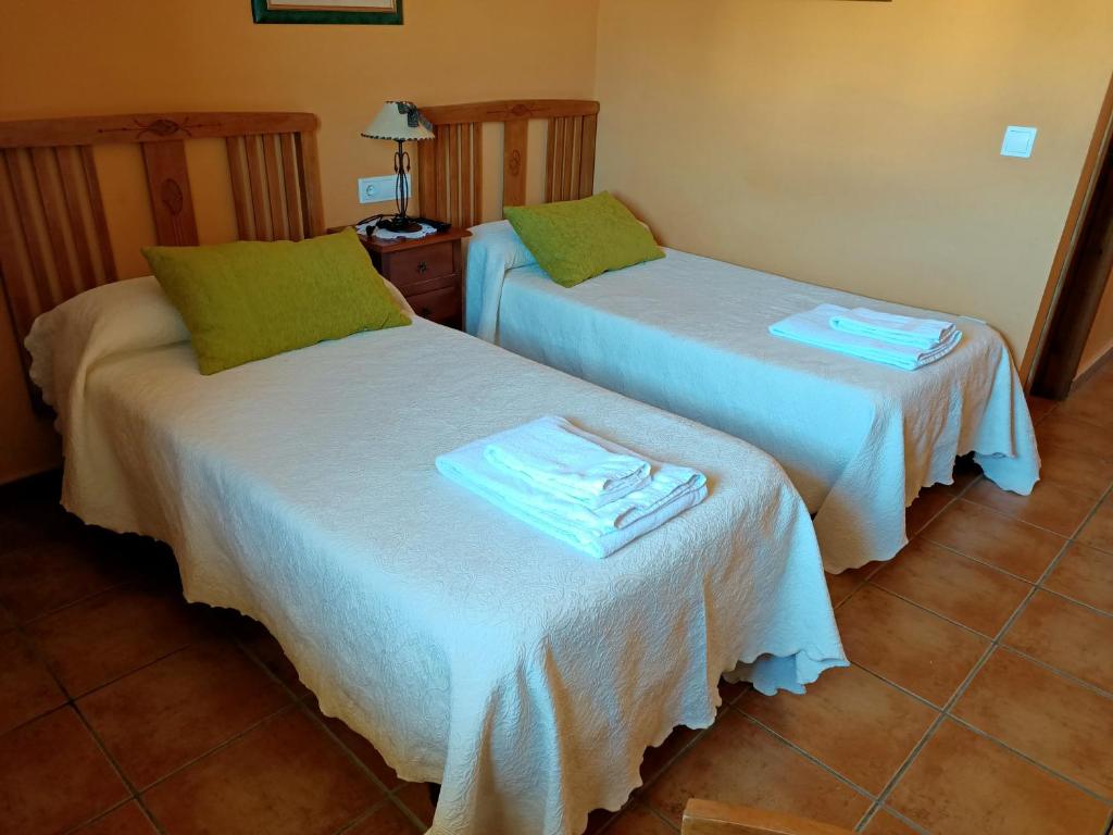 Postel nebo postele na pokoji v ubytování Hotel Rural Valle del Tuejar